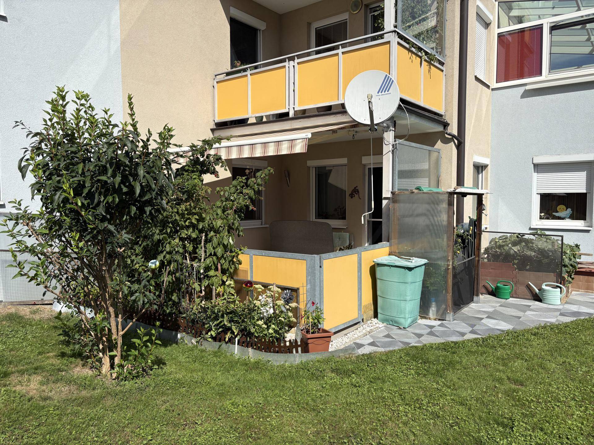 Loggia mit Terrasse u. Allgemeingarten