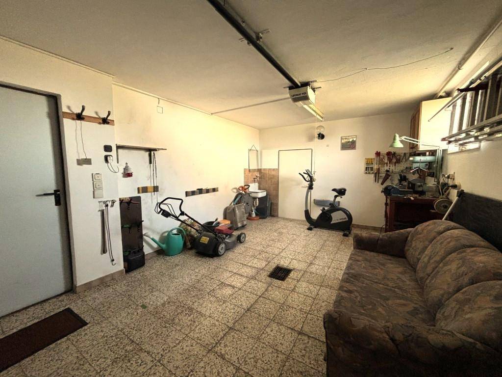 Garage 2