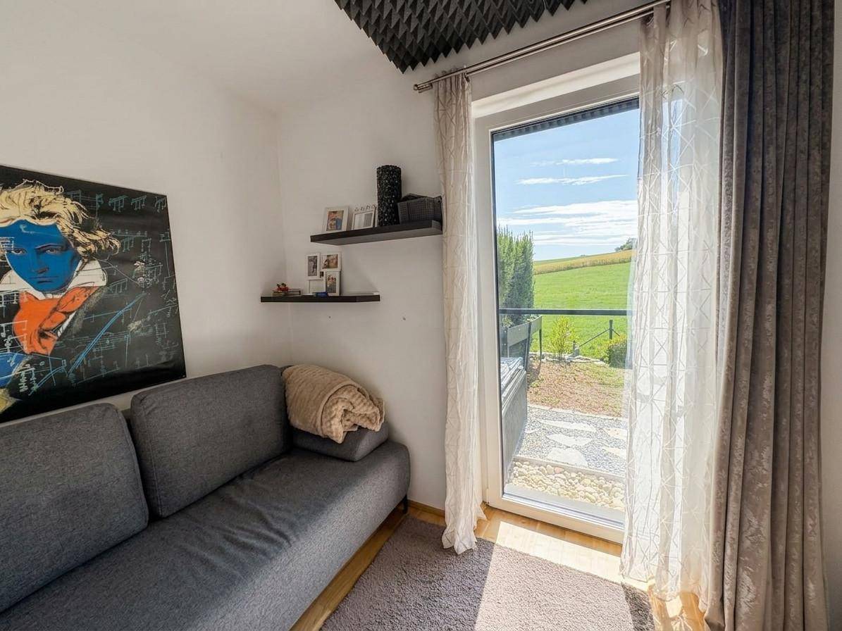 Kinderzimmermit Zugang zum Garten