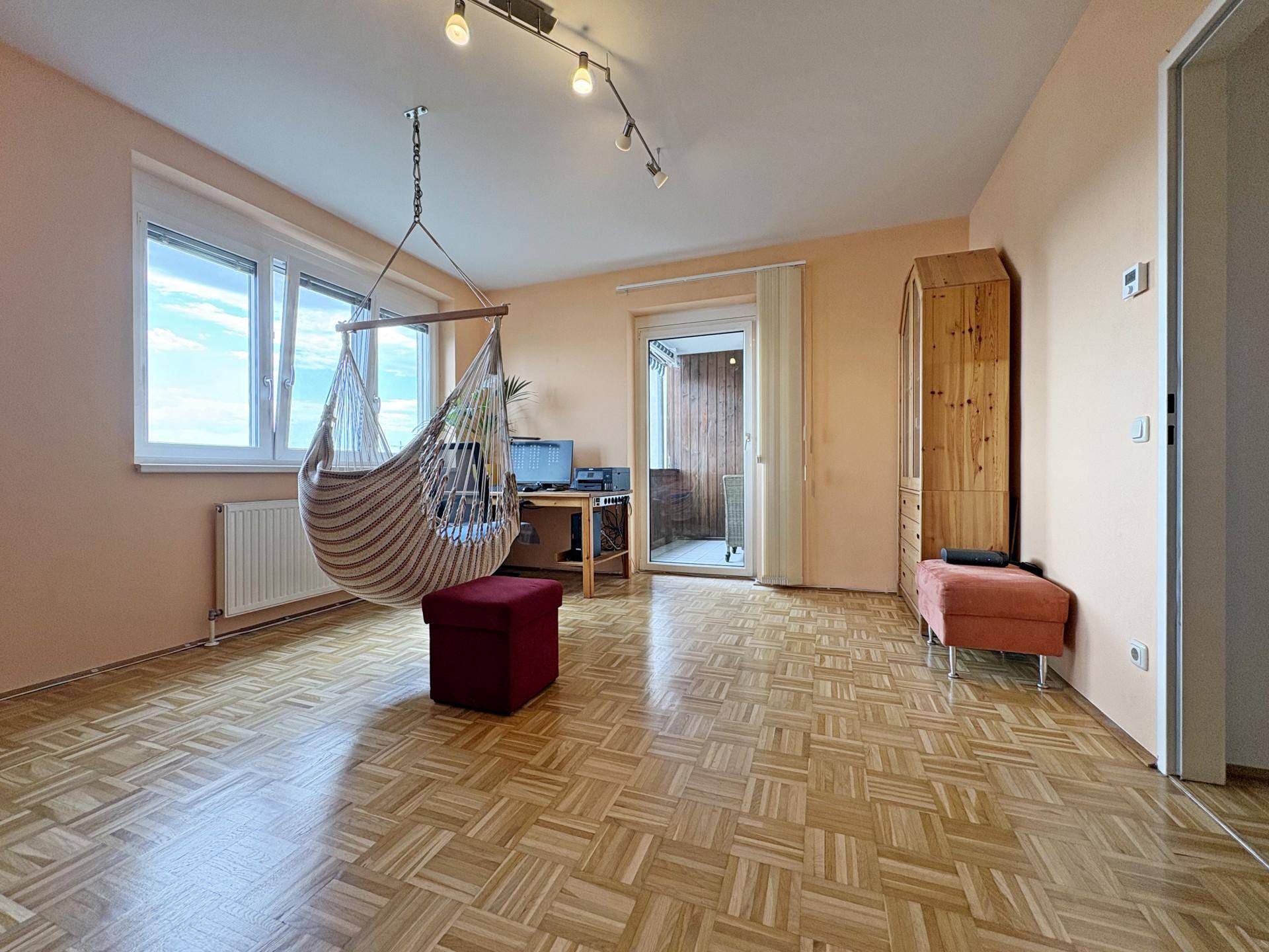 Wohnzimmer mit Blick Loggia