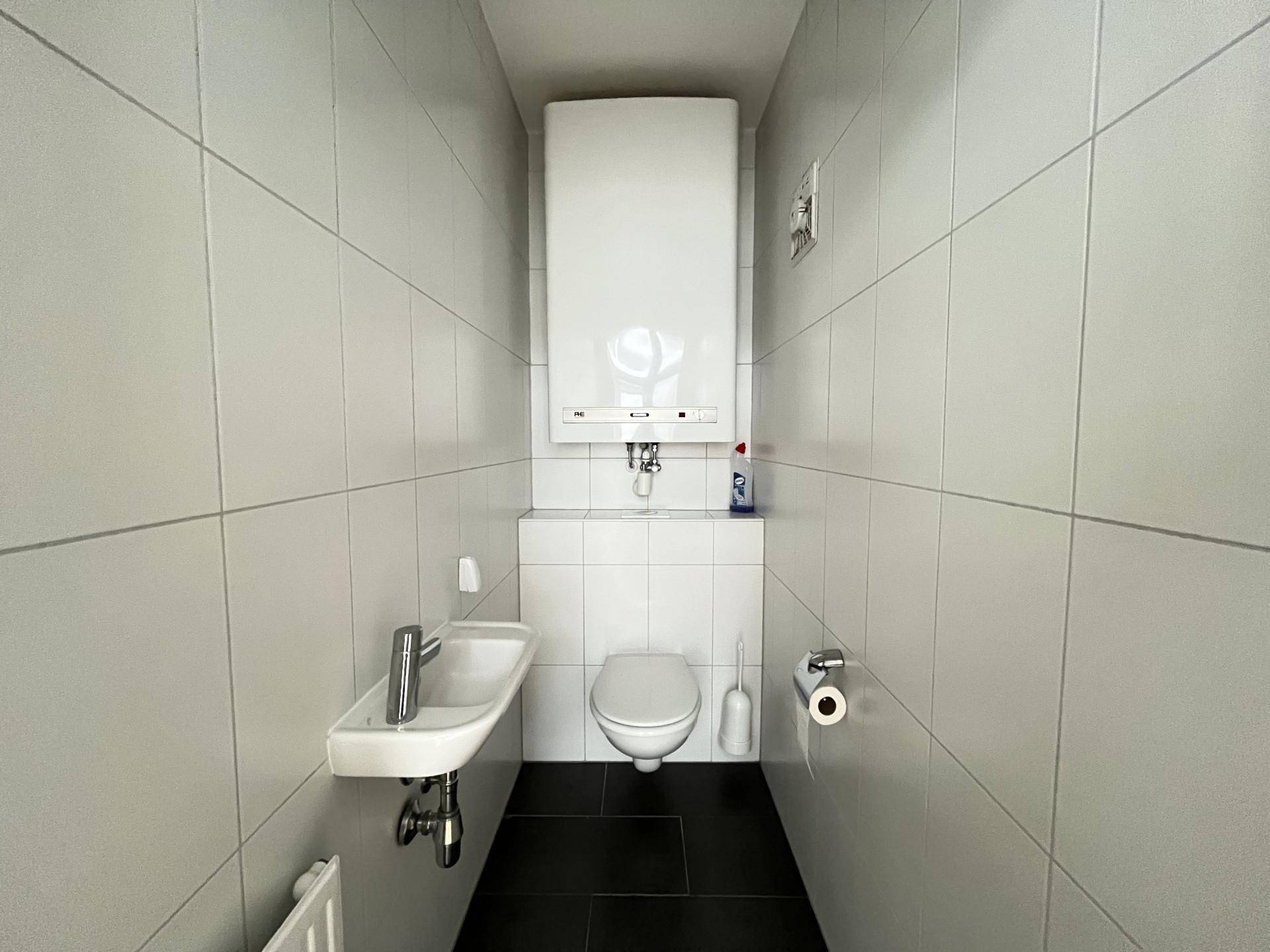 separates WC