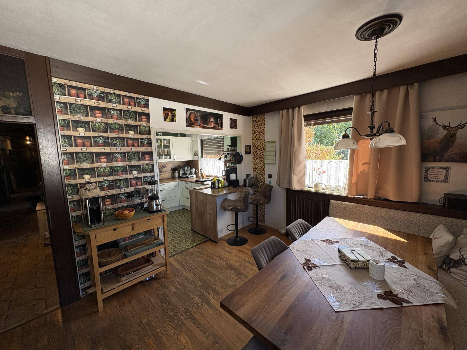Küche und Esszimmer