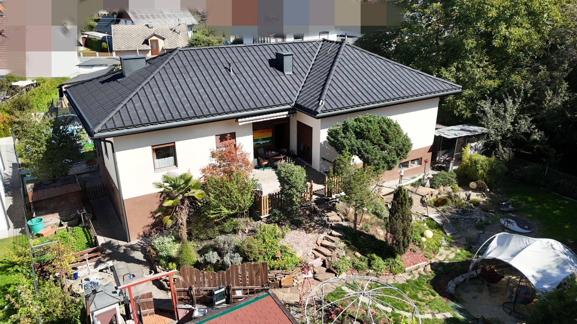 Ansicht Haus mit Garten