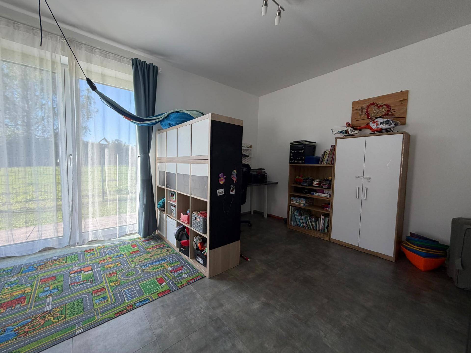 Wohnzimmer mit Büro