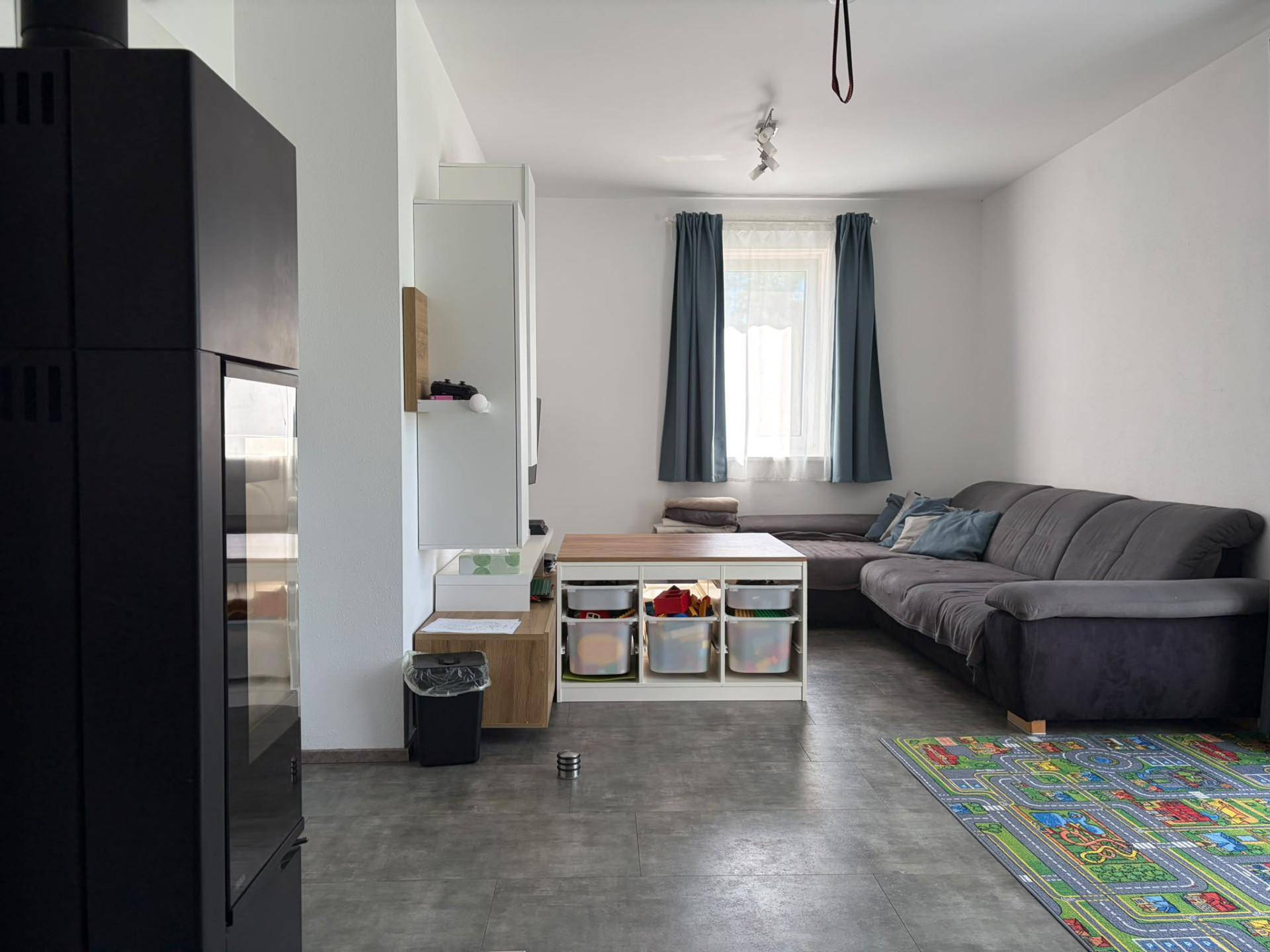 Wohnzimmer mit Kamin