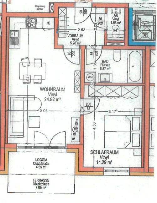 Grundriss einer Wohnung mit Wohnraum, Schlafzimmer, Bad, Loggia und Terrasse.