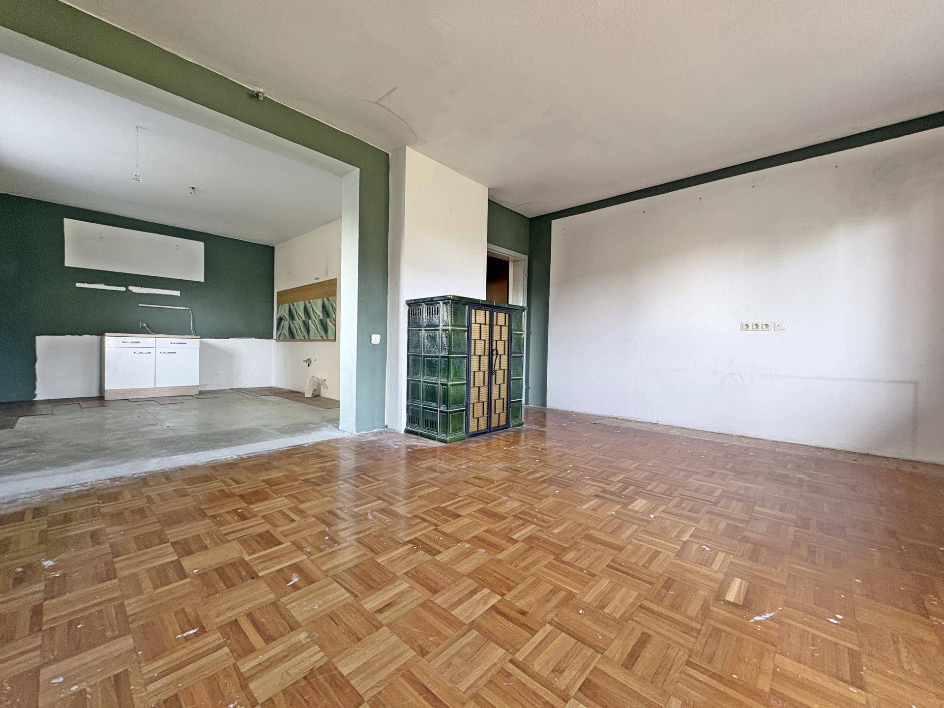 Wohnzimmer mit Blick zur Küche