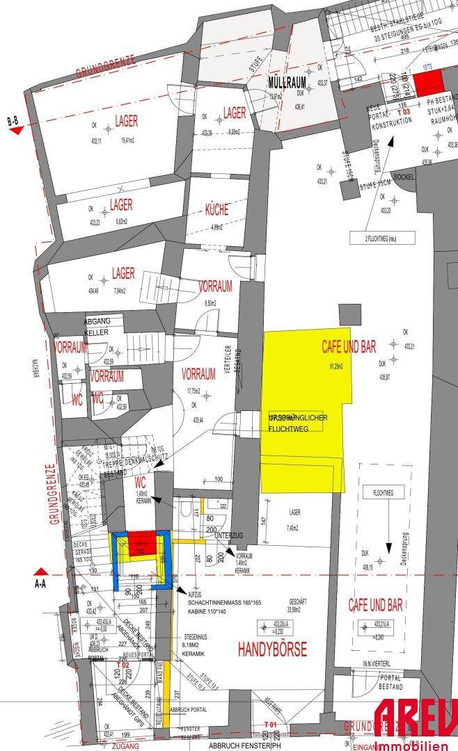 Detaillierter Grundriss mit verschiedenen Lagerbereichen, Küche, WCs und Gewerbeflächen für Café und Handygeschäft.