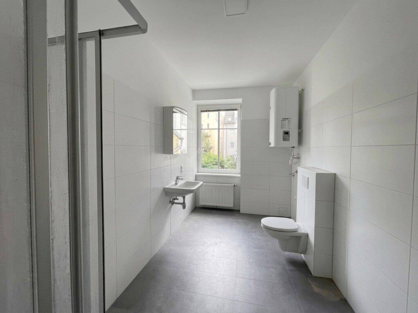 Schöne neu sanierte 2,5 - Zimmer Wohnung in LINZ URFAHR ab 01.08.2026 verfügbar - Ansicht 2