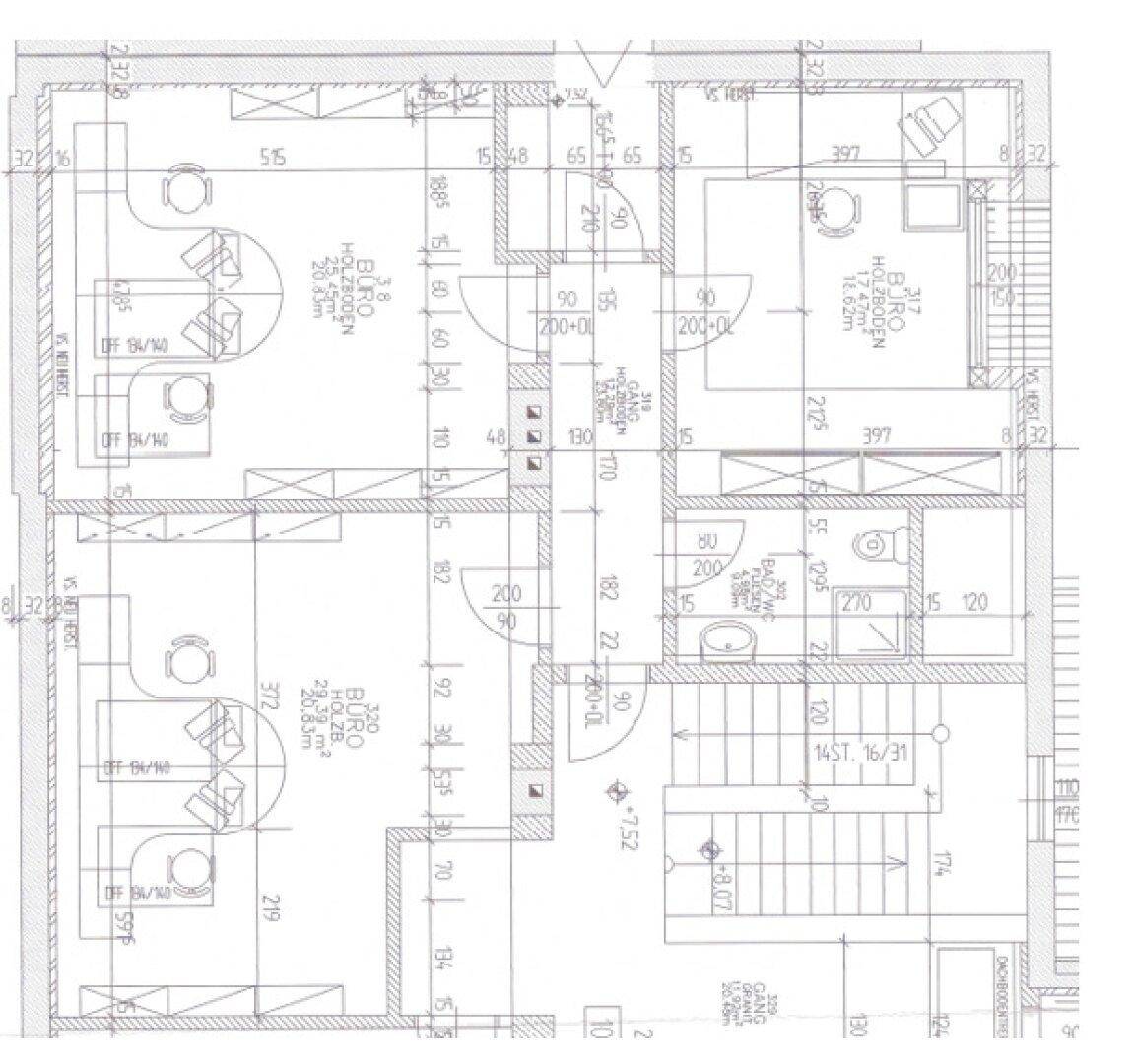 Detaillierter Grundriss einer Etage mit mehreren Büroräumen, Schlafzimmer und Badezimmer.