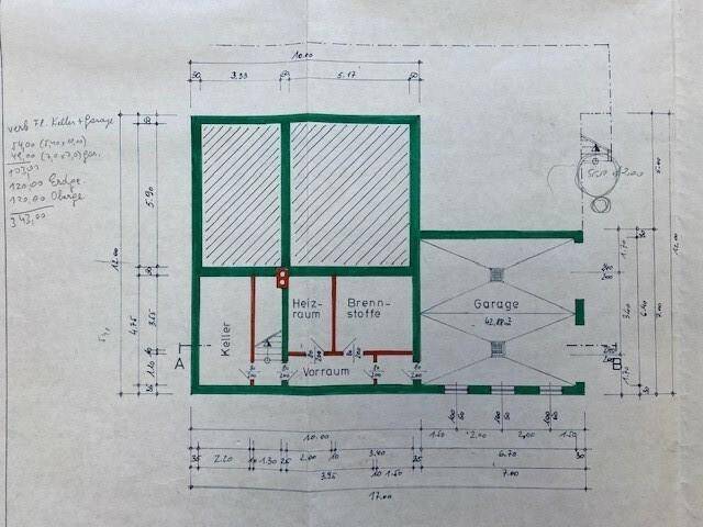 Grundriss des Kellergeschosses mit Heizraum, Brennstofflager, Keller und Garage.