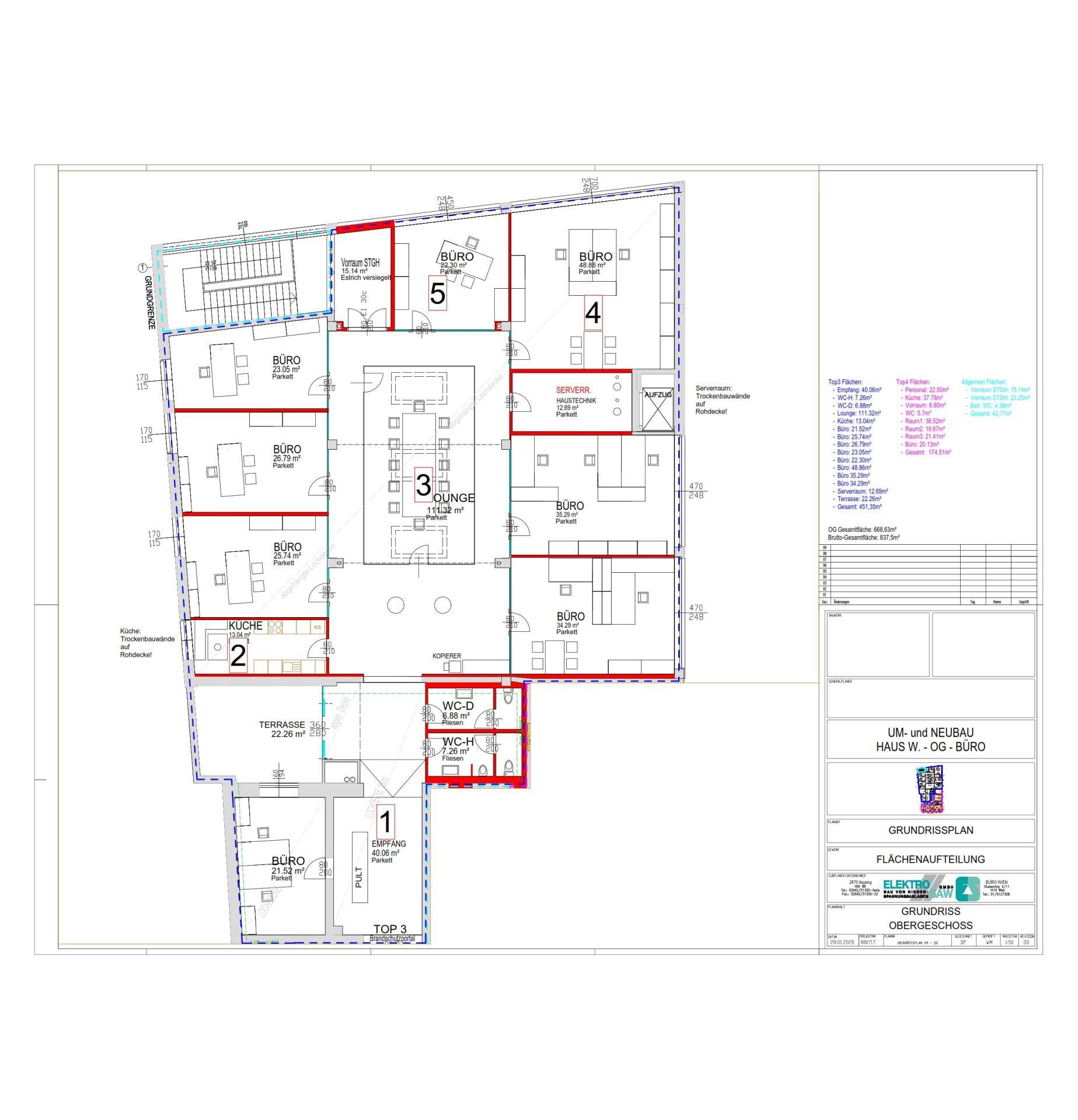 Grundrissplan eines Obergeschosses mit mehreren Büroräumen, einer Küche, Lounge und einer Terrasse.