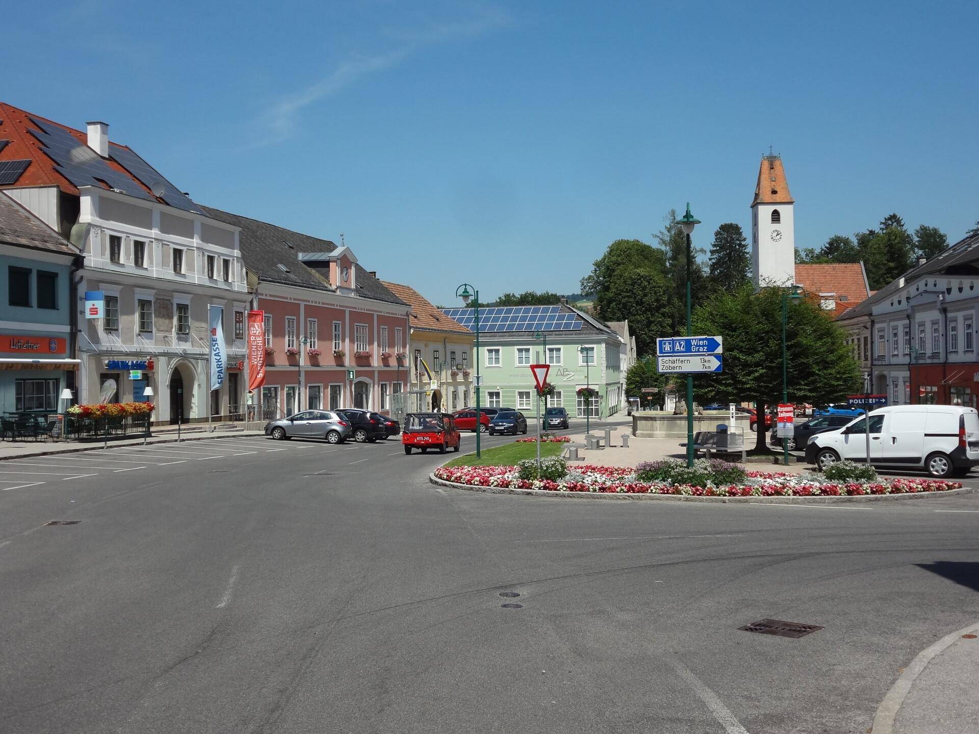 Grundriss des Erdgeschosses mit Ladenflächen für NKD und Libro, inklusive Eingangsbereichen und Treppenhaus.