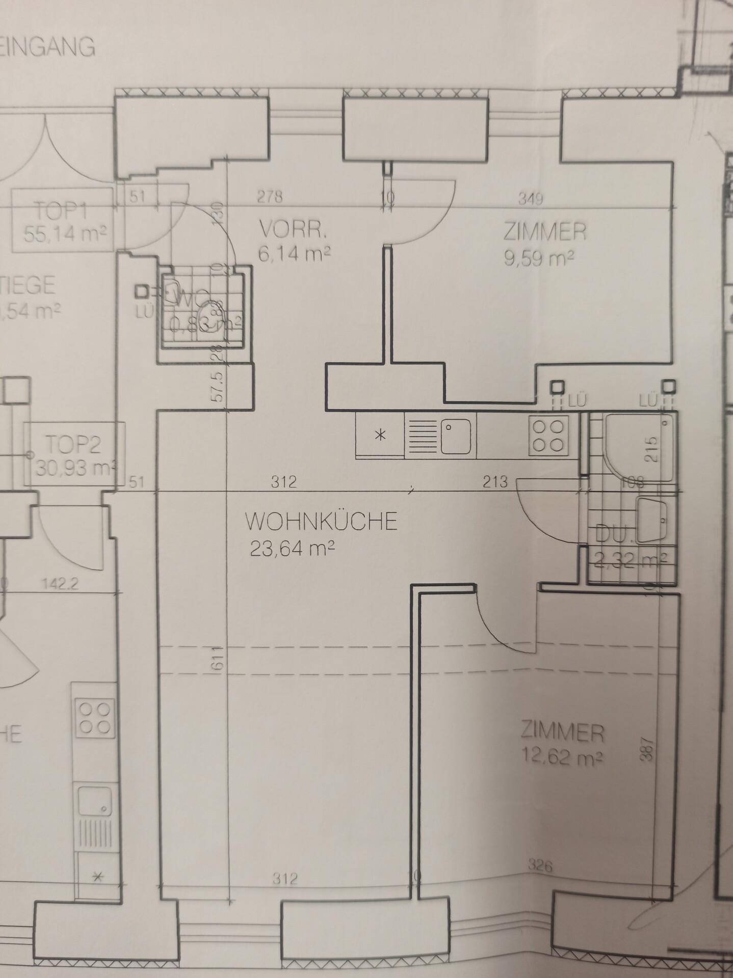 Grundriss einer Wohnung mit Wohnküche, Zimmern und Bad, inklusive Flächenangaben.