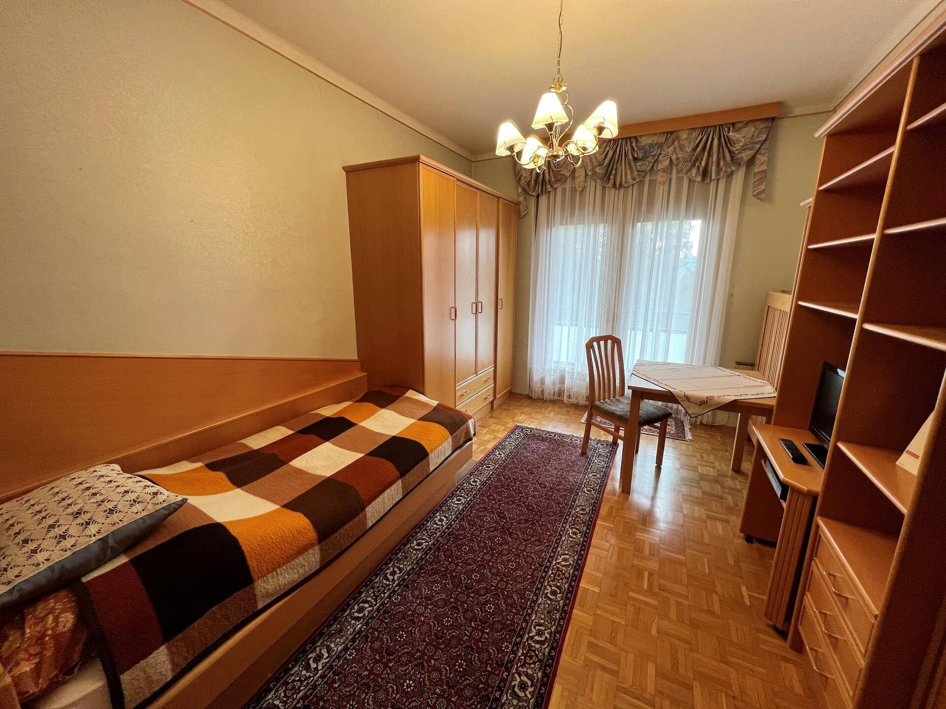 Gästezimmer mit Balkonzugang