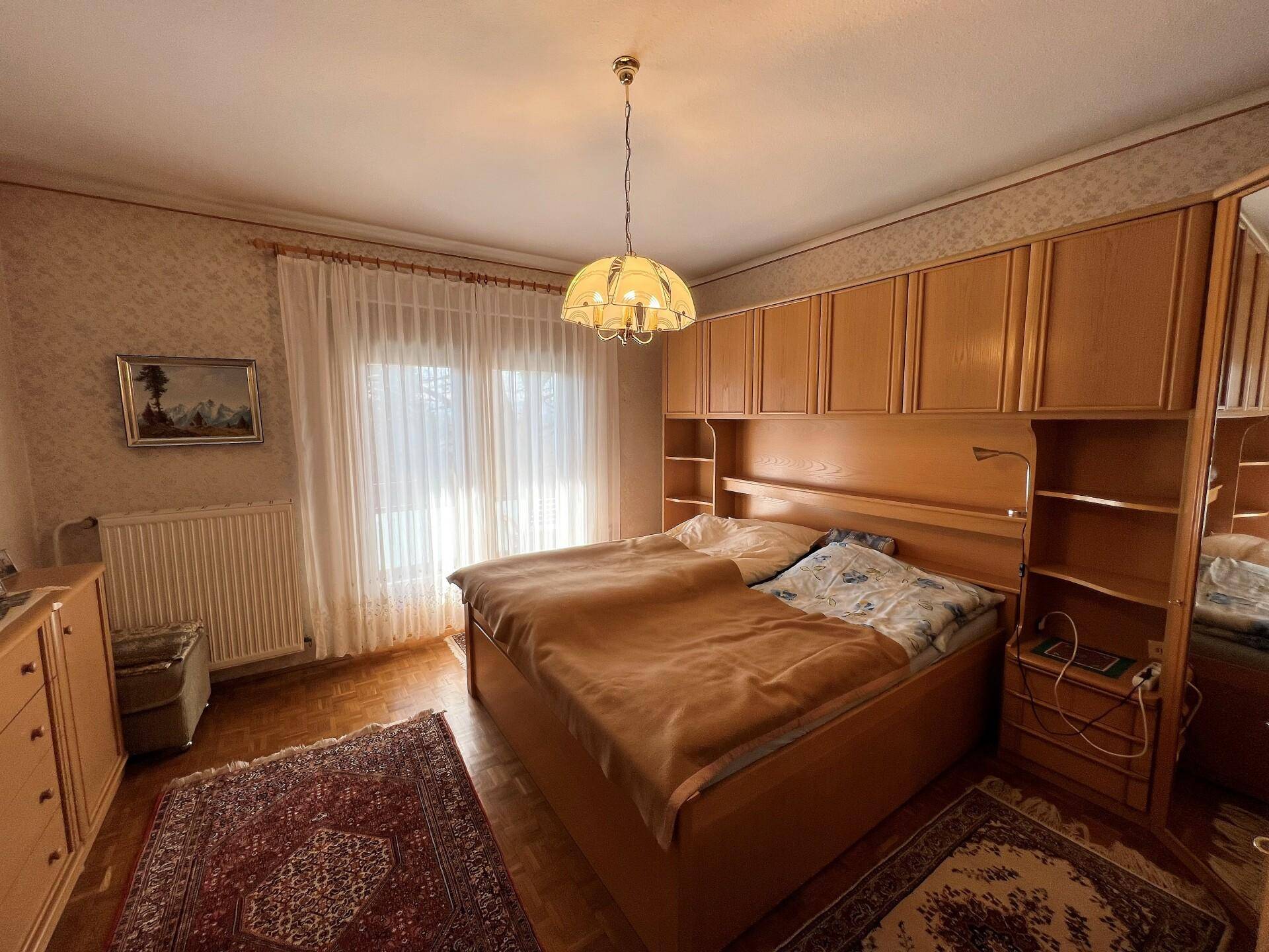 Schlafzimmer mit Balkonzugang