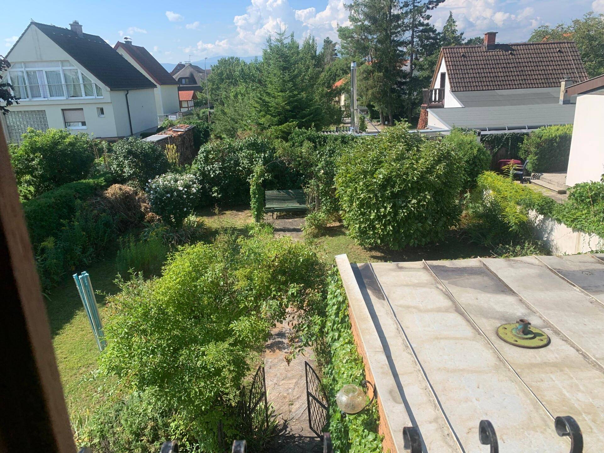 Hier besteht die Möglichkeit für eine Terrasse aus dem Schlafzimmer