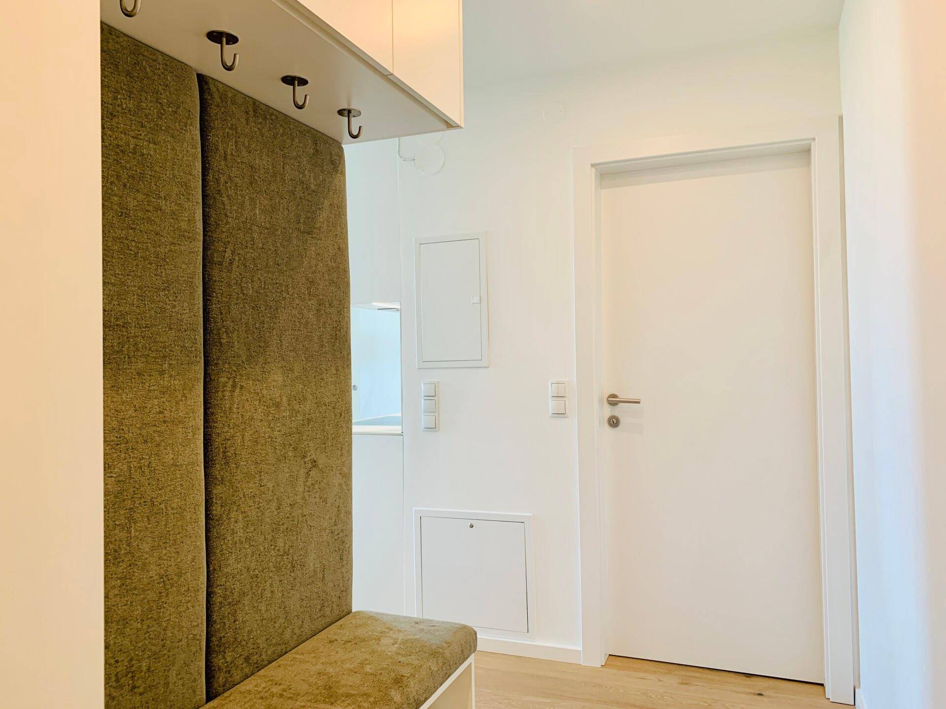 Garderobe Richtung Badezimmertüre