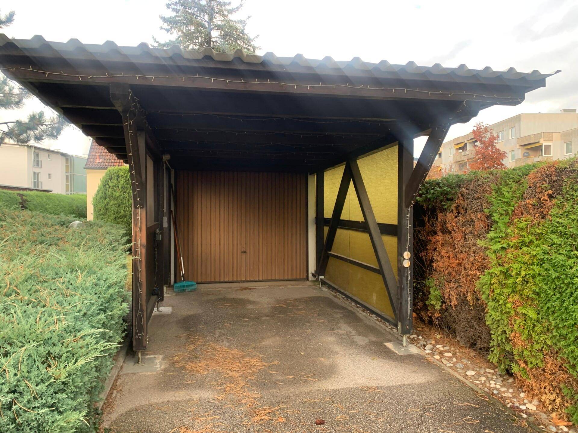 Carport und Garage