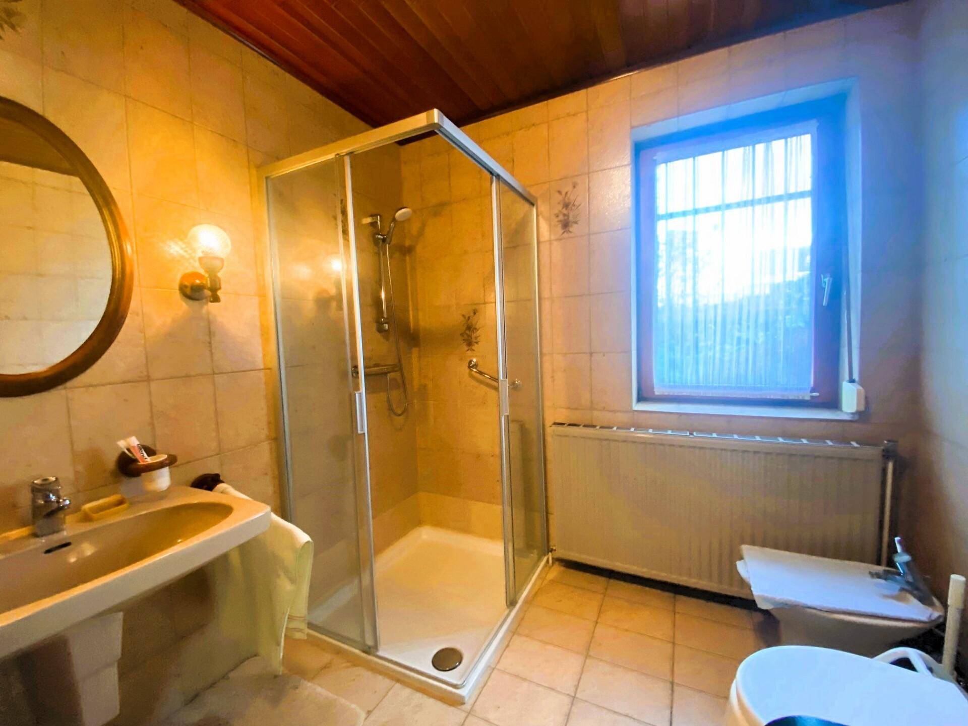 Badezimmer , Dusche, Wanne, WC