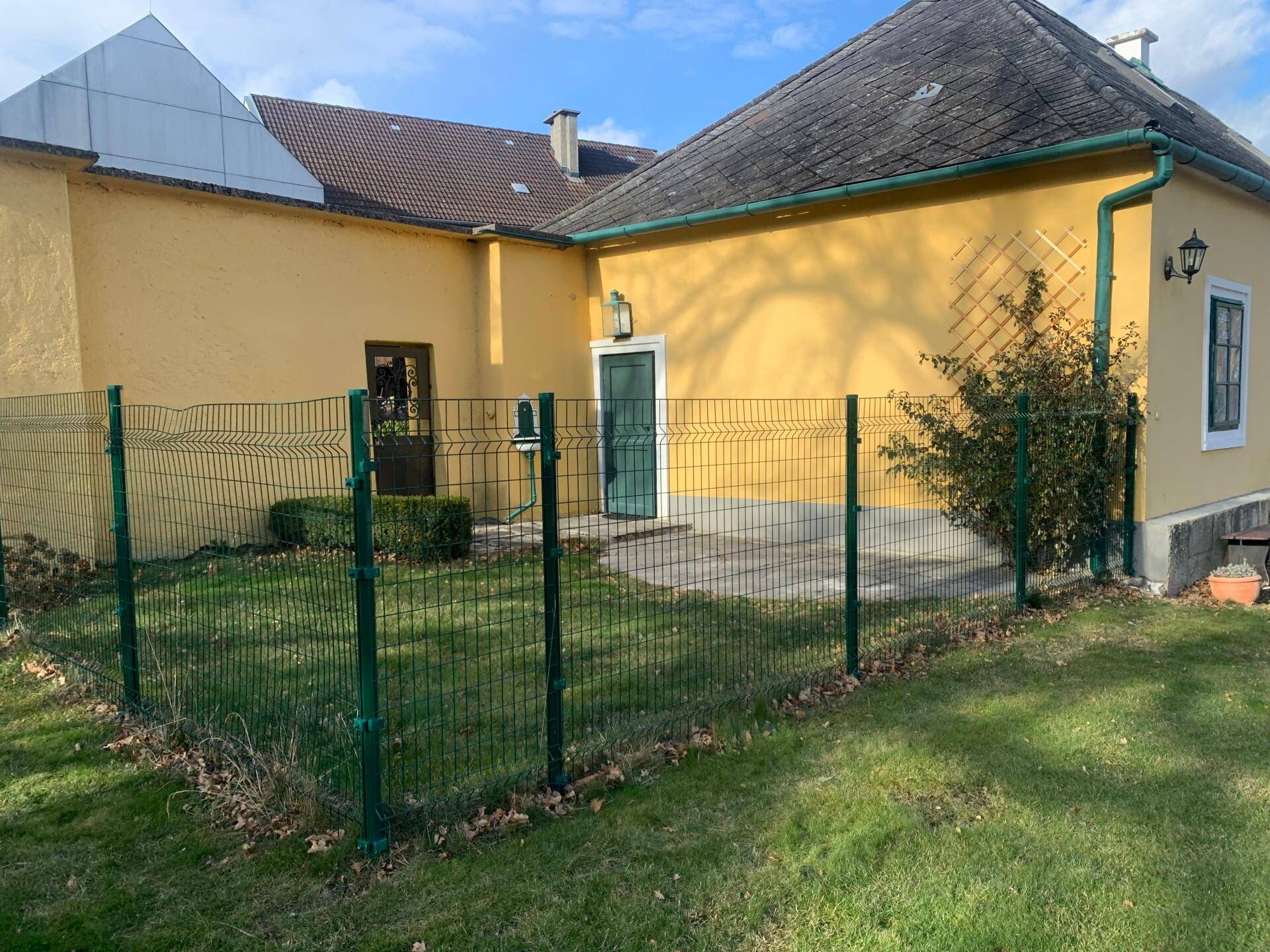 kleiner Garten eingezäunt