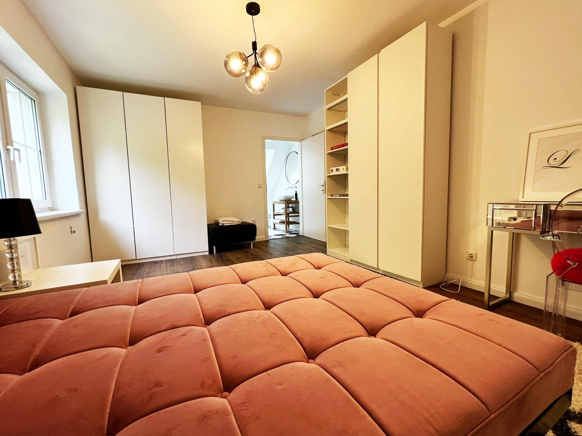 Schlafzimmer DG