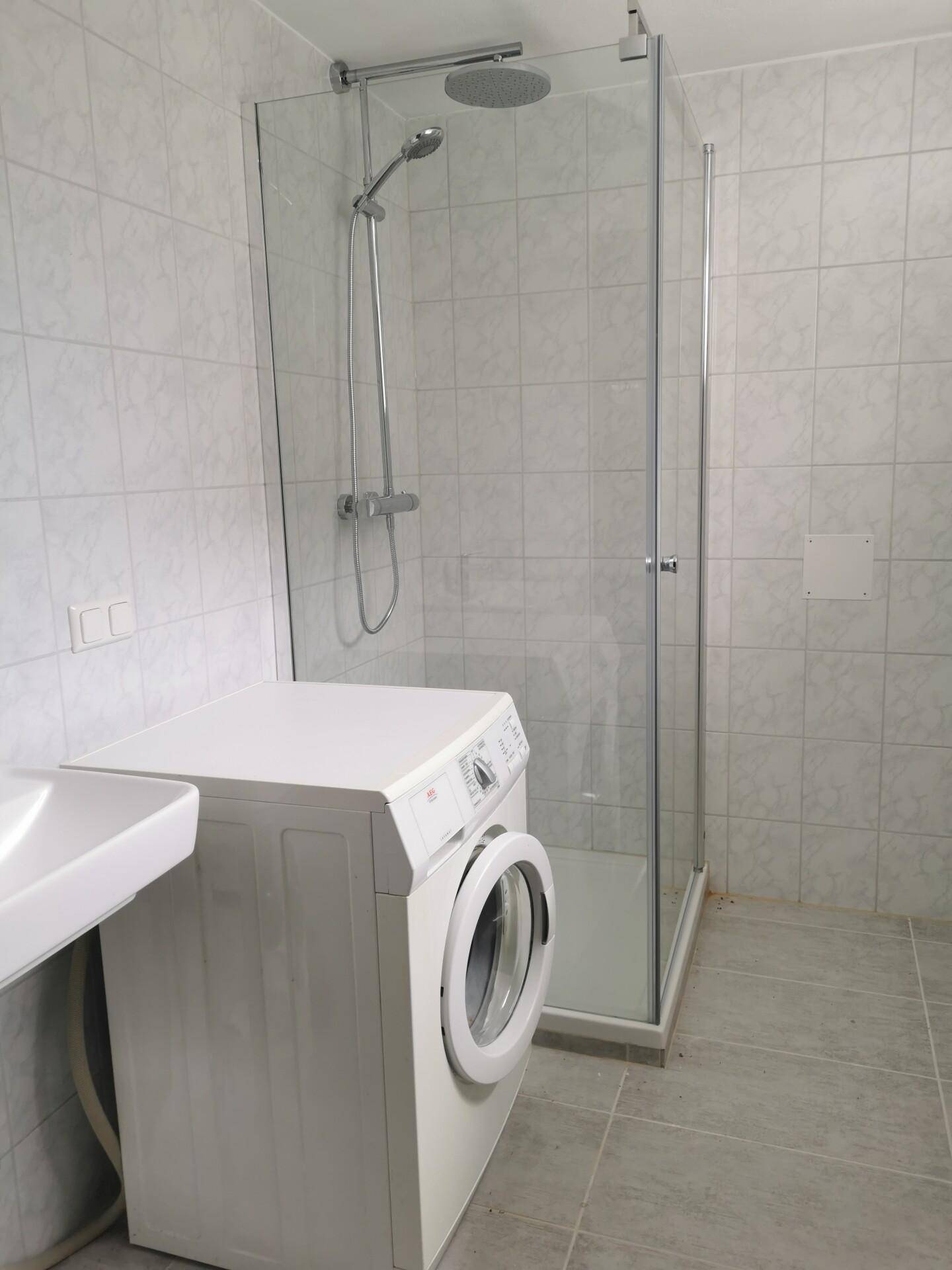 Bad mit Dusche