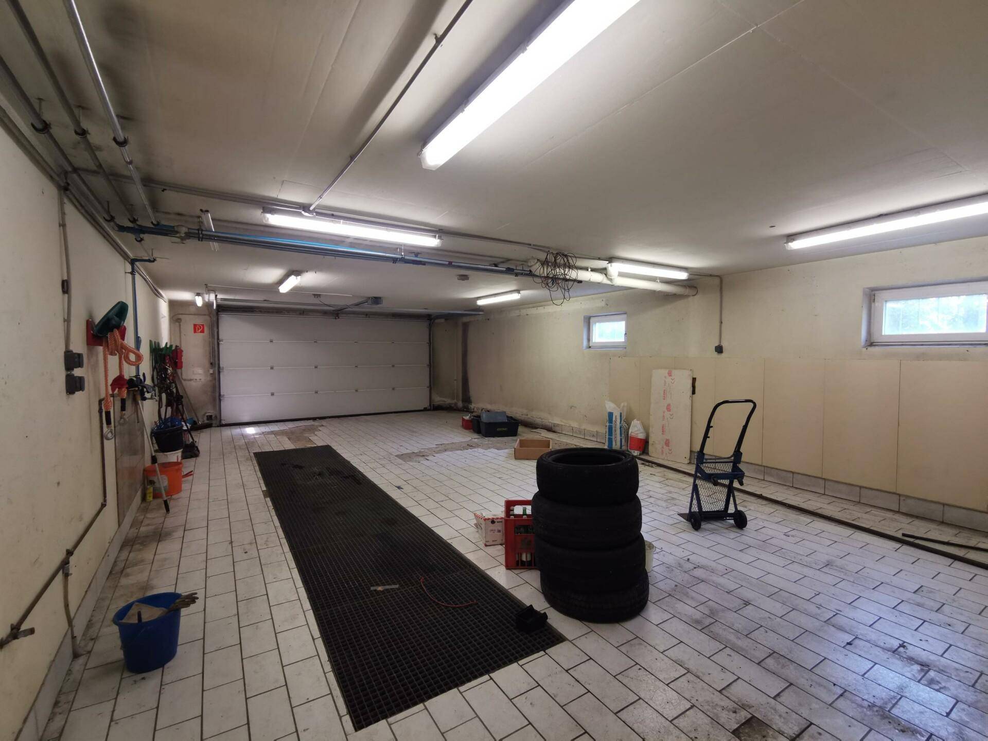 Garage mit Montagegrube