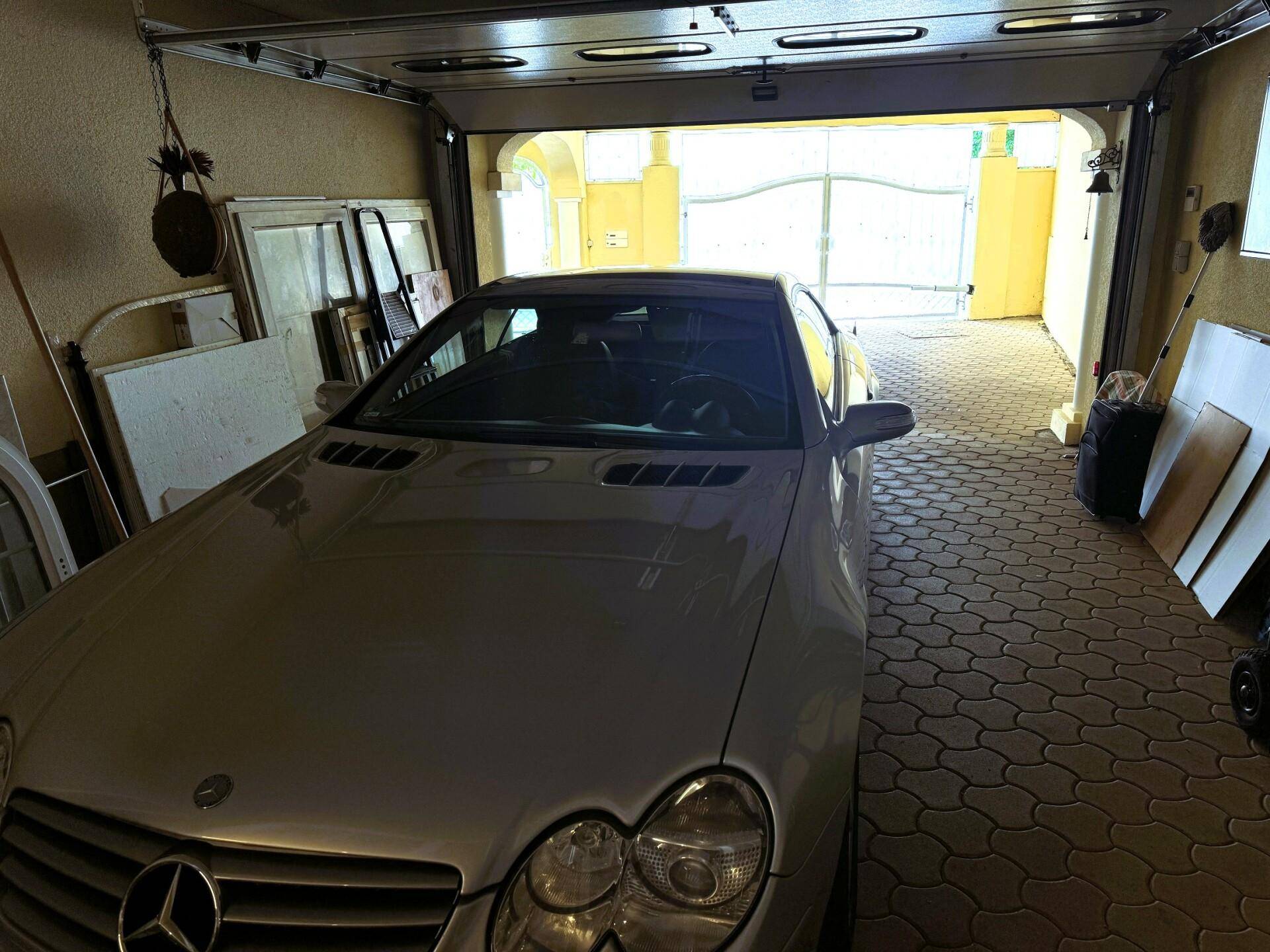 Garage für drei Fahrzeuge