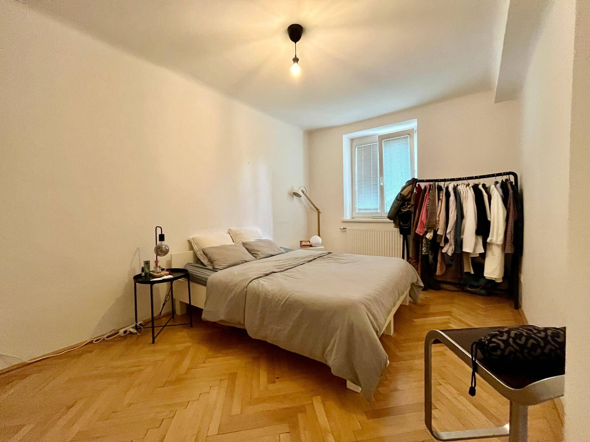 Schlafzimmer 1