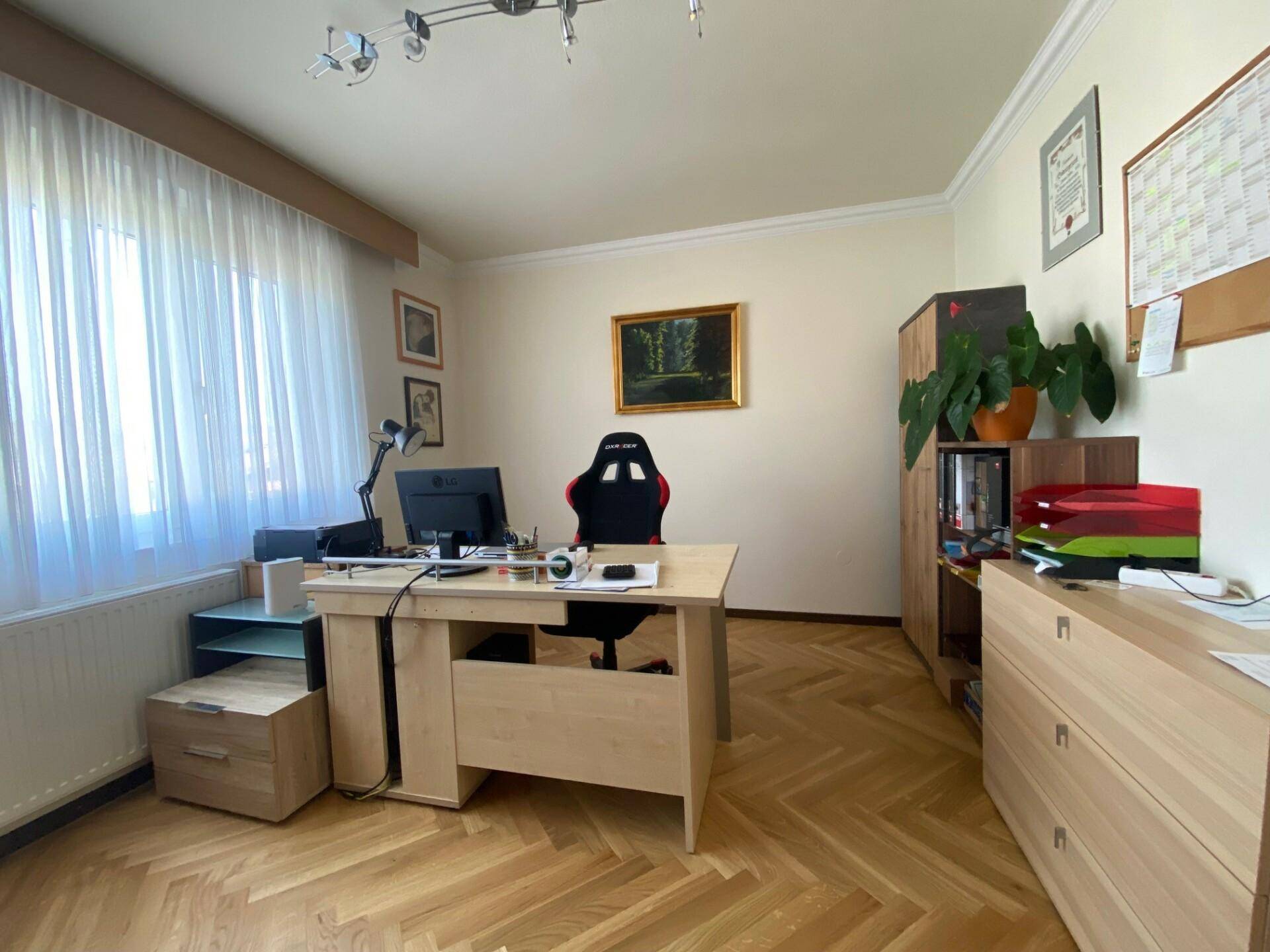 Zimmer (Büro) EG