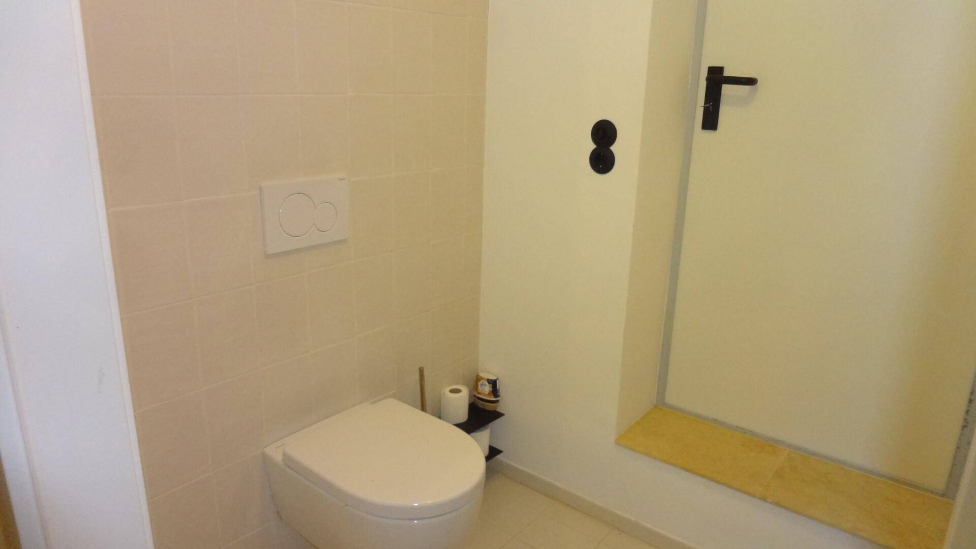 WC DG..