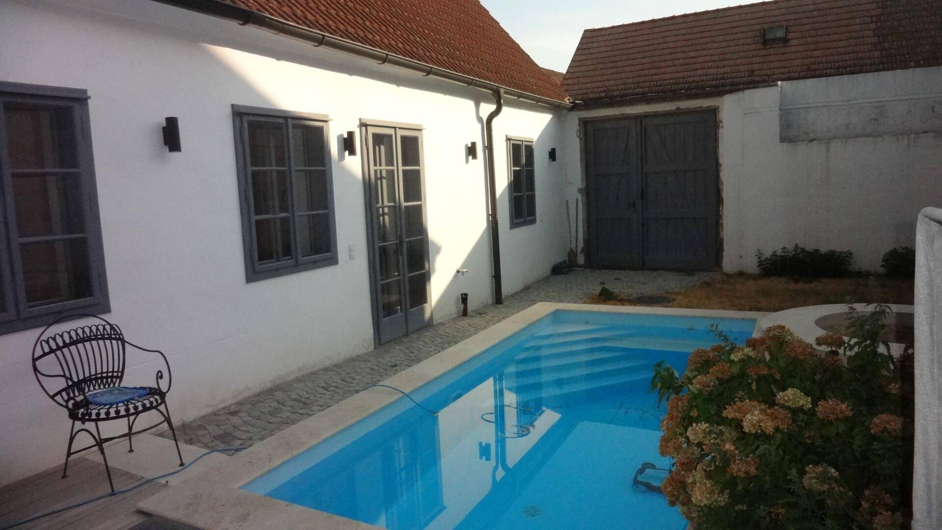 Innenhof mit Pool