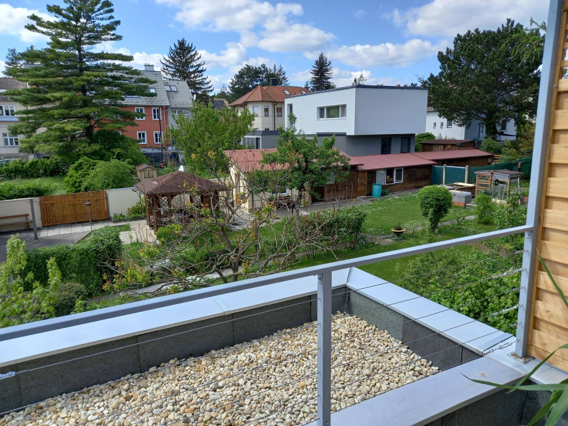 4_Blick von der Terrasse in die Gärten