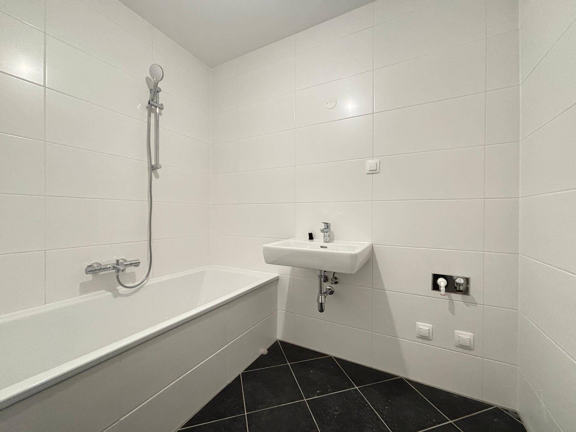 Bad mit Badewanne