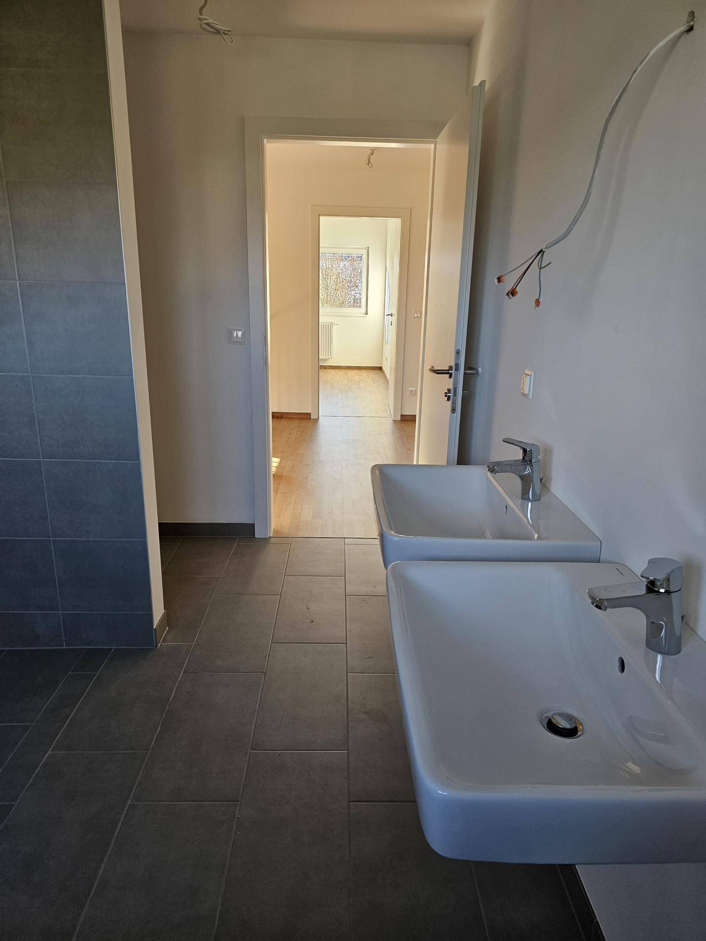 Badezimmer OG Ansicht 3