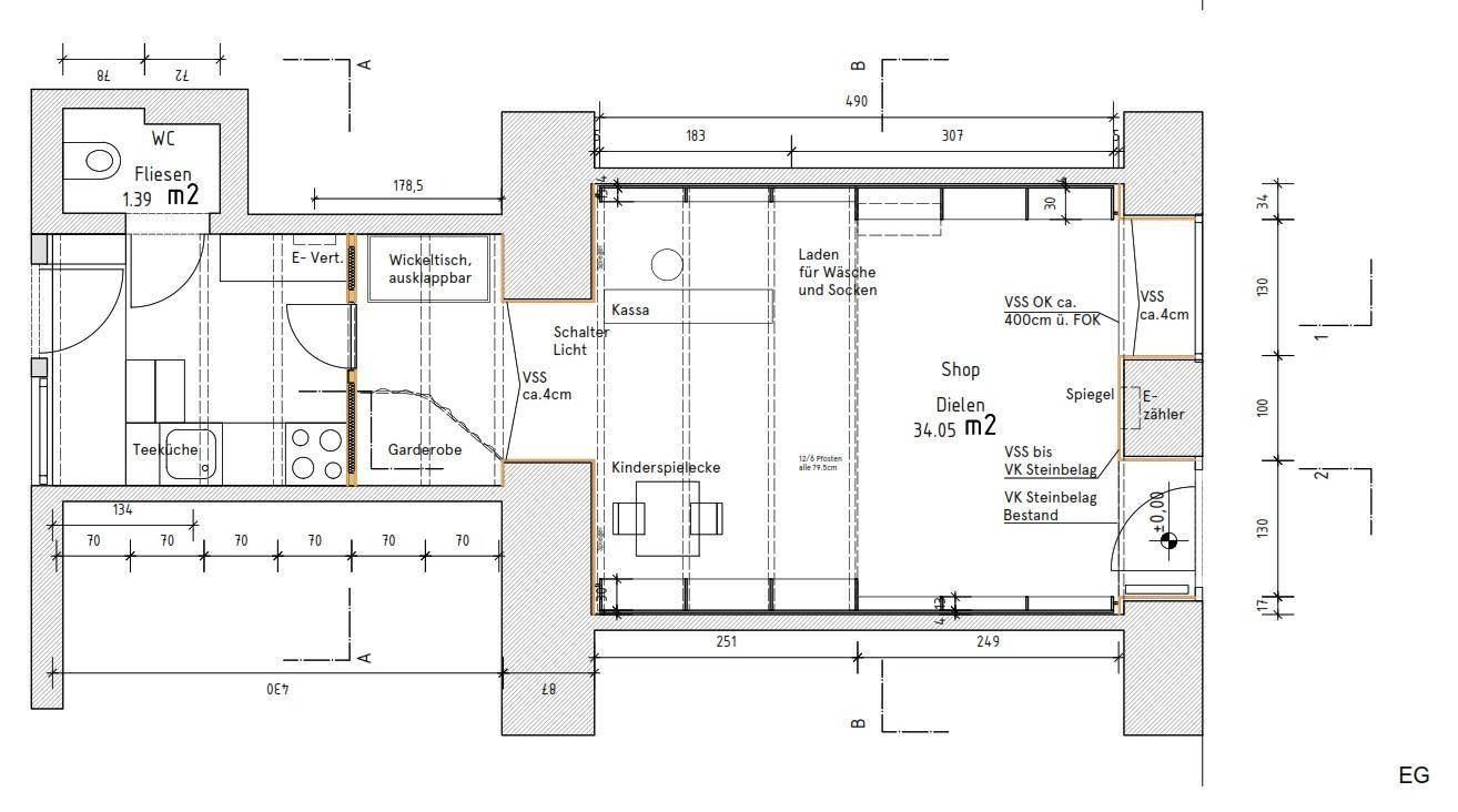 Grundriss des Erdgeschosses mit Ladenfläche, Teeküche und WC-Bereich.