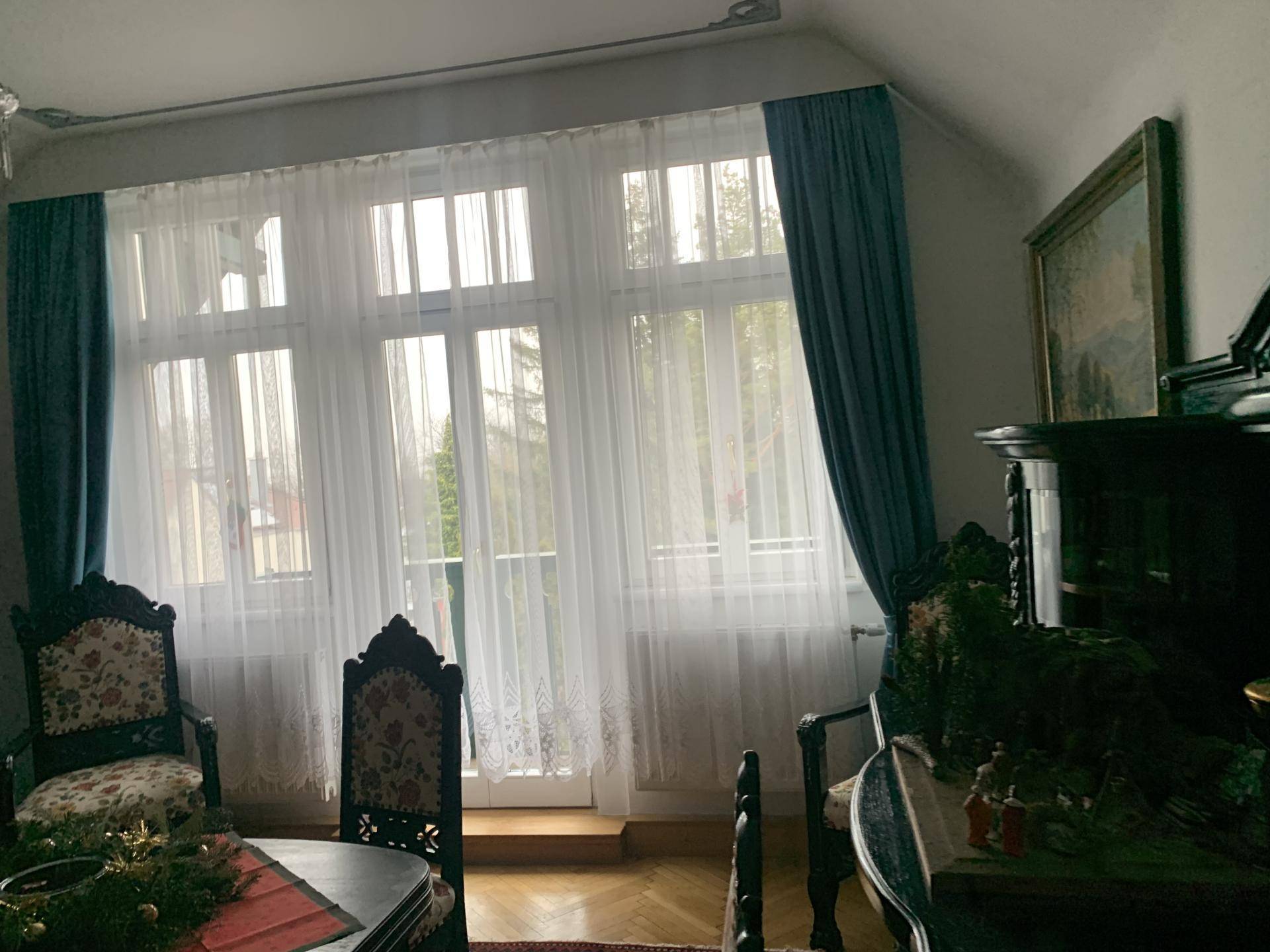 Wohnzimmer mit Ausgang Balkon