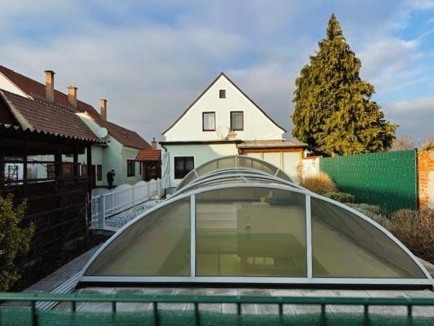 Haus mit 2 Wohneinheiten und Pool