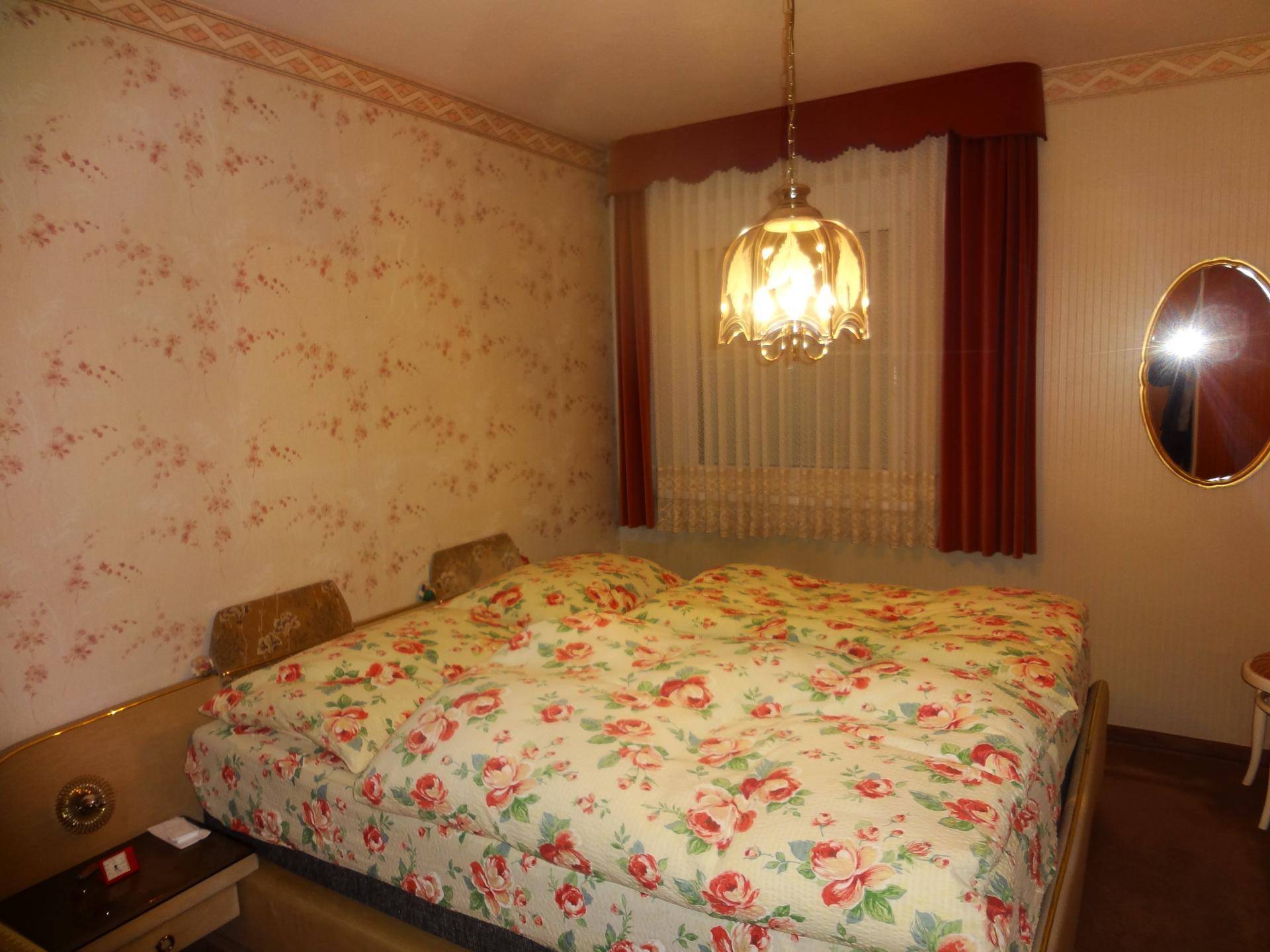 Schlafzimmer 1