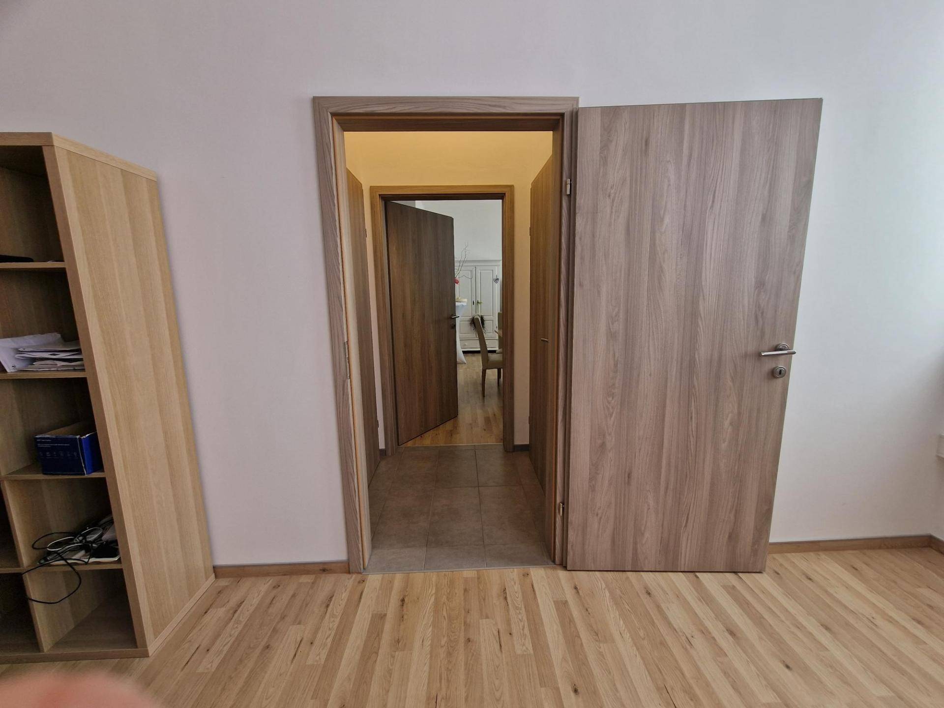 Büro Durchgang