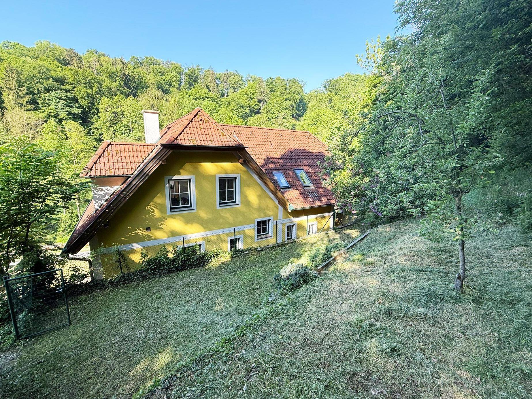 Aussenaufnahme Mai 25