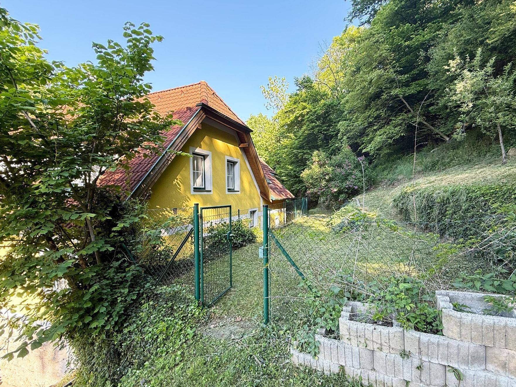 Aussenaufnahme Mai 25