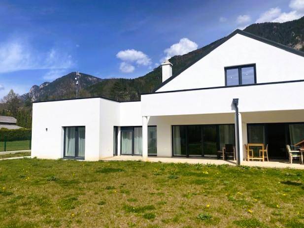Top 1 Hausfront und Garten