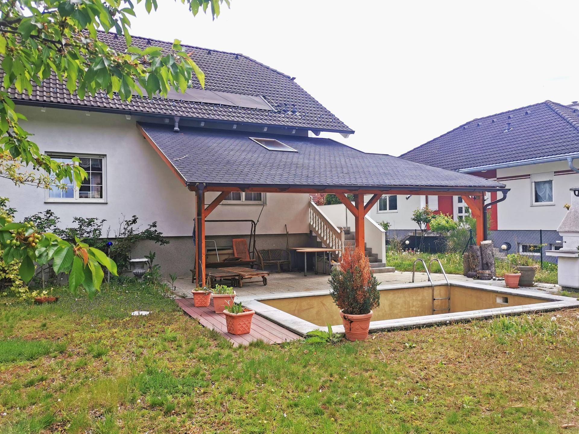 Garten mit Pool