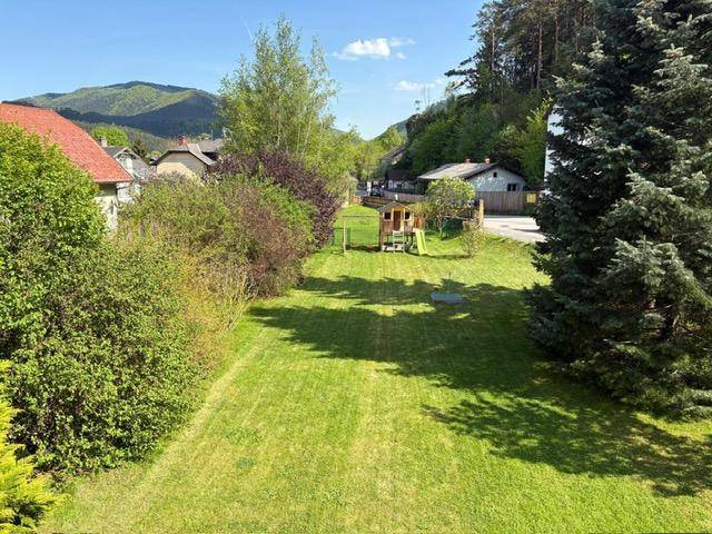 Blick vom Balkon in den Garten