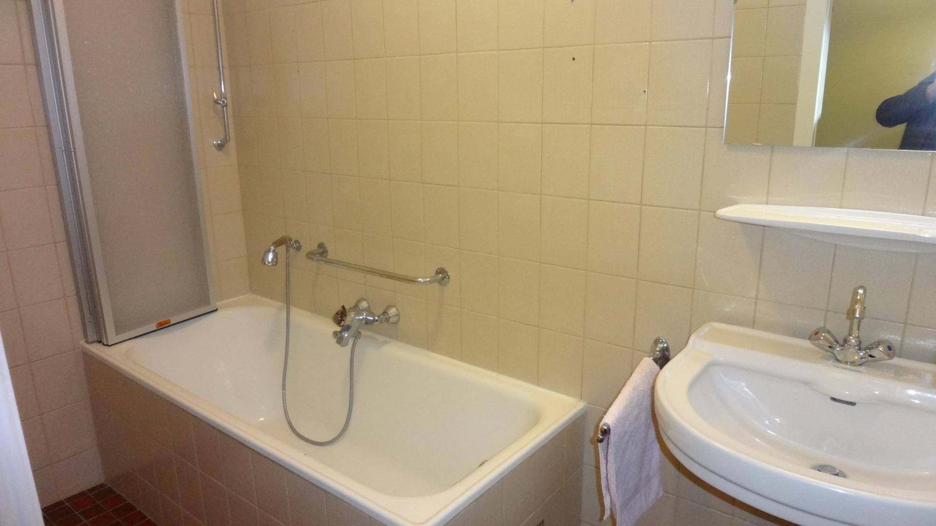 Badezimmer mit Badewanne