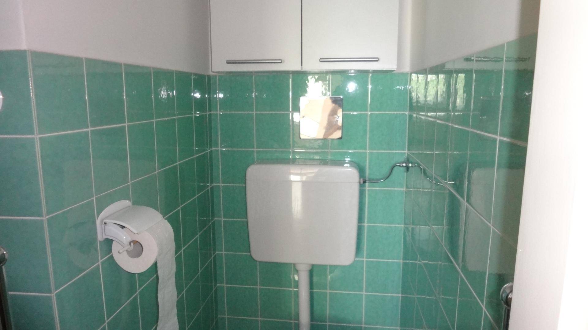 separates WC