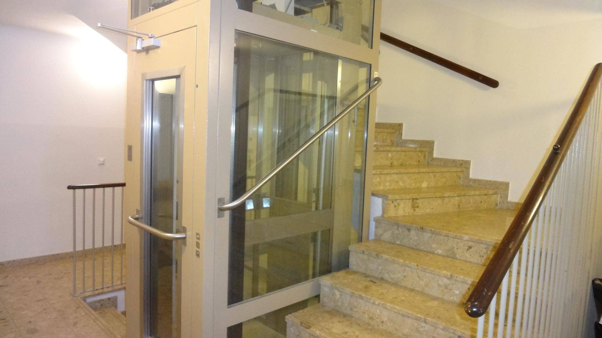 Lift und Stiegenhaus