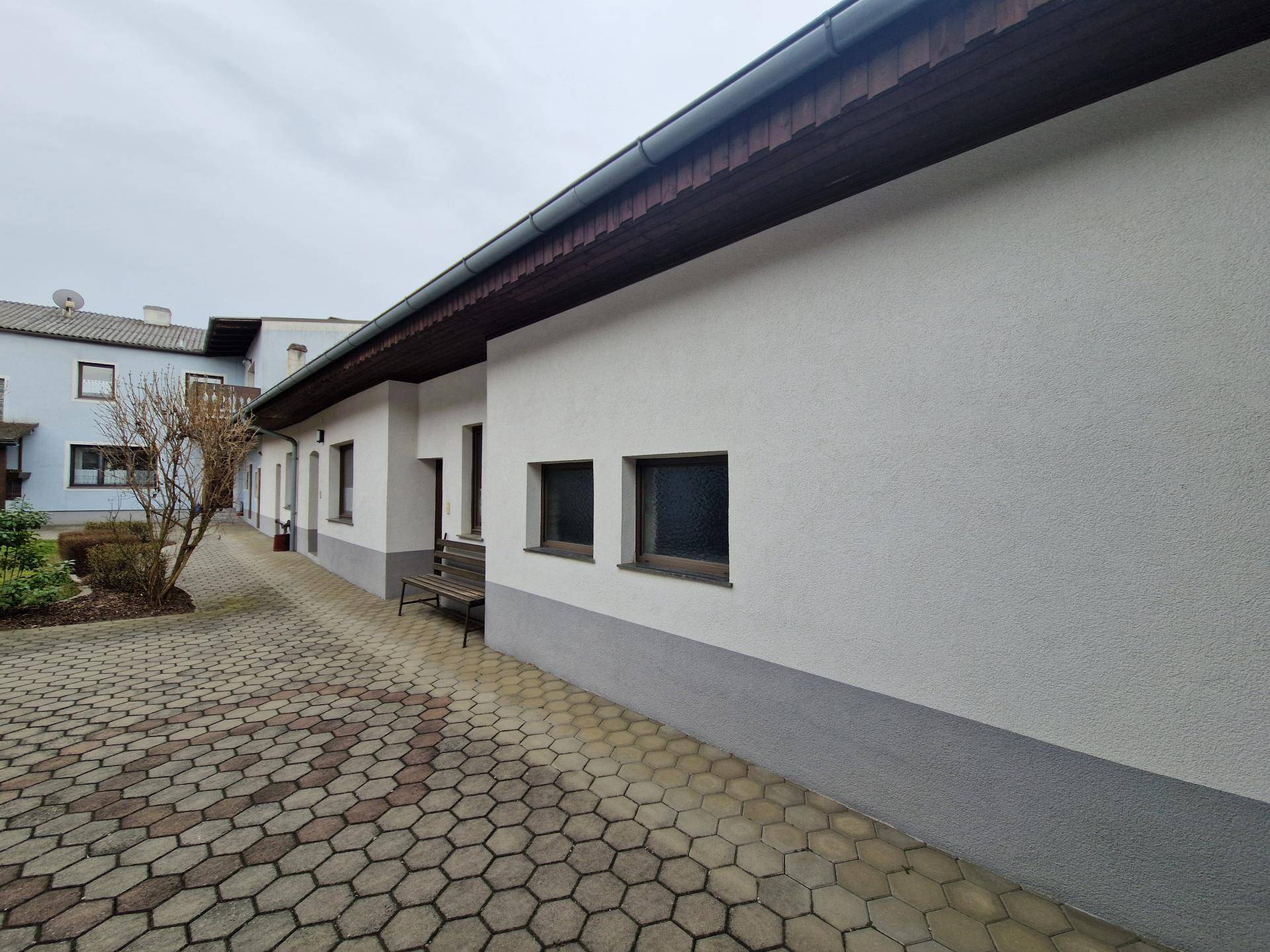 Nebengebäude1